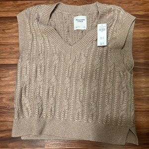 ABERCROMBIE sleeveless sweater